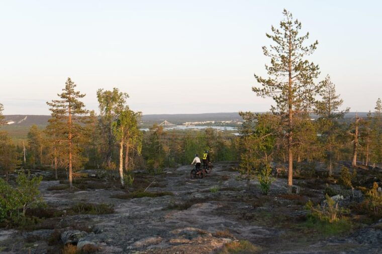 e-fatbike-tour-from-rovaniemi-under-the-midnight-sun-sunset