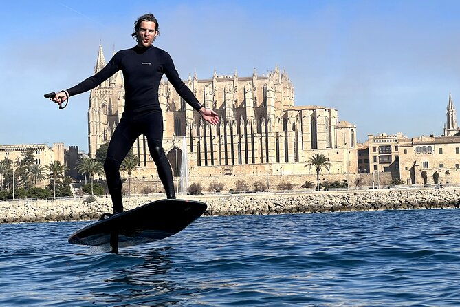 e-foil-academy-mallorca-learn-to-fly-over-the-sea