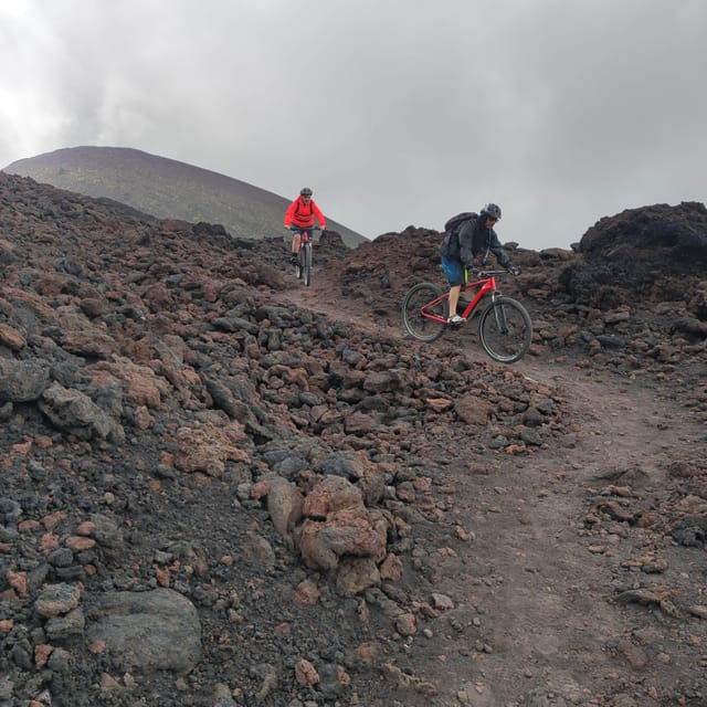e-mtb-tour-through-lava-flows-and-down-to-alcantara-gorges