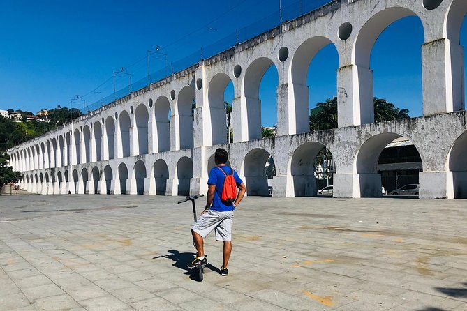 e-scooter-ride-lapa-santa-teresa-selaron-stairs