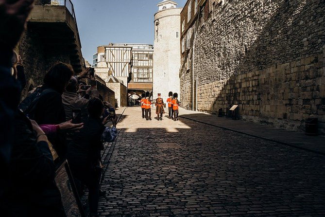 early-access-tower-of-london-tour-with-opening-ceremony-cruise