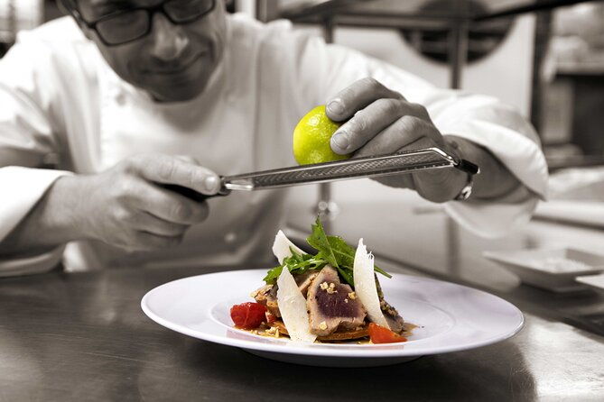 early-evening-dinner-cruise-with-drinks-by-bateaux-parisiens-2