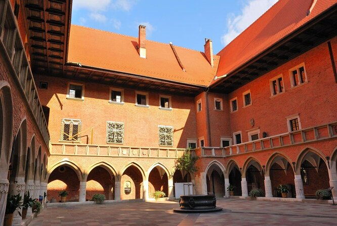 early-good-morning-krakow-walking-tour-with-traditional-breakfast