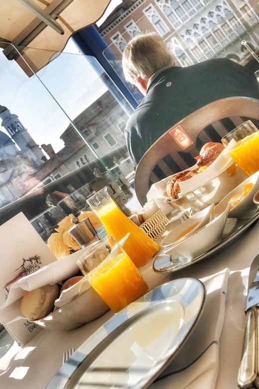 early-morning-photo-tour-and-breakfast-in-a-luxury-location