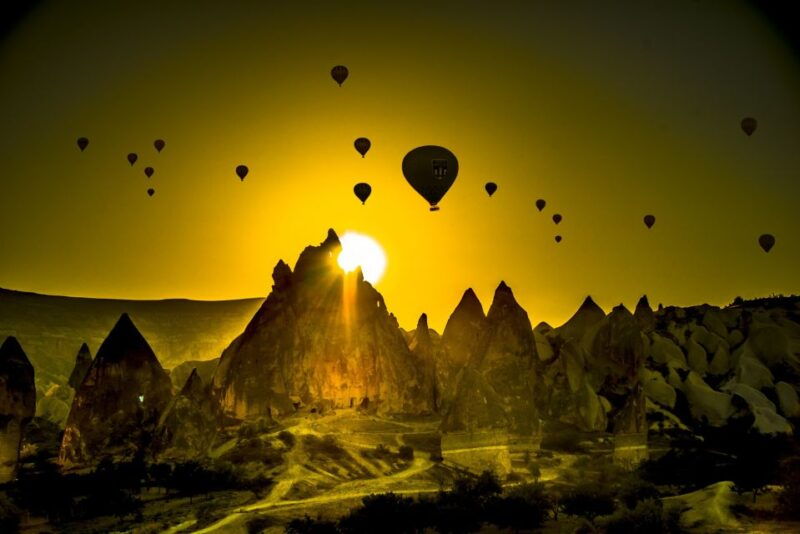 early-morning-sunrise-hot-air-ballooning-tour-of-cappadocia