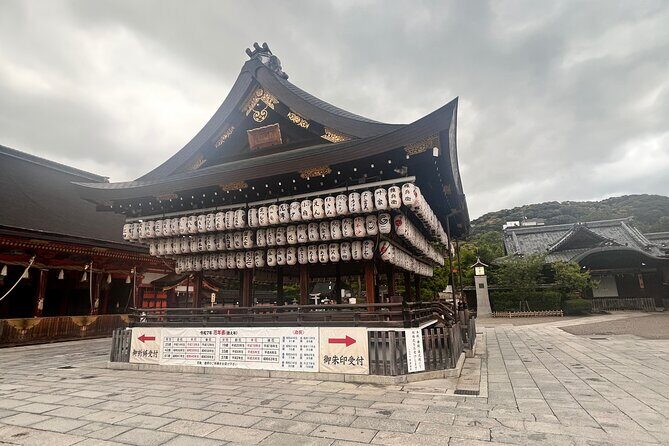 Early Morning Walking Tour: Historic Temples and Shrines - An early start with clear advantages