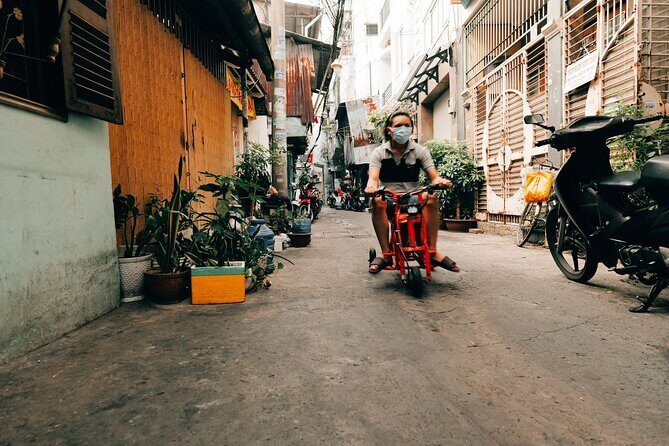 Early Riser Walk: Grandma Noodles, Cafe, Exotic Fruits & History - Authentic Experiences & Local Insights