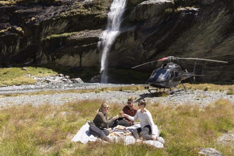 Earnslaw Burn Picnic Helicopter Tour - Key Points