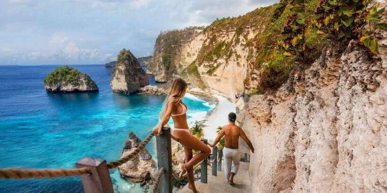 east-nusa-penida-with-tembeling-beach-natural-pool