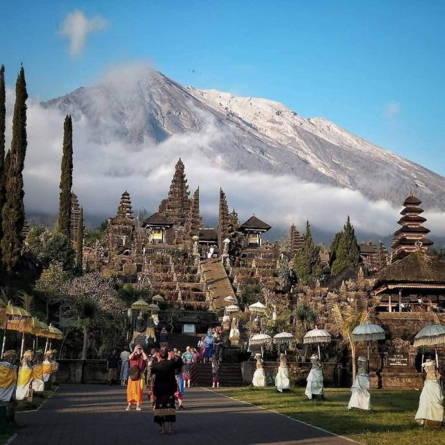 east-of-bali-lempuyang-gate-heaven-besakih-mother-temple