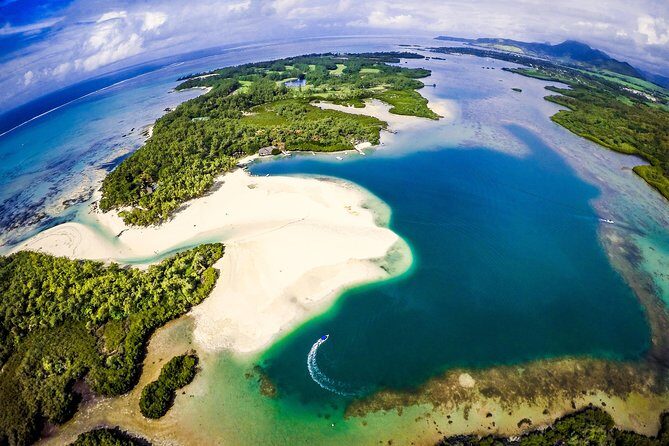 EAST Shared Cruise : OCÉANE Full day catamaran to Ile aux Cerfs - Key Points