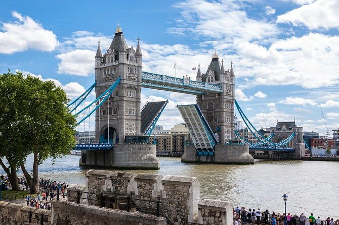 easy-access-tower-bridge-and-engine-room-scenic-thames-cruise