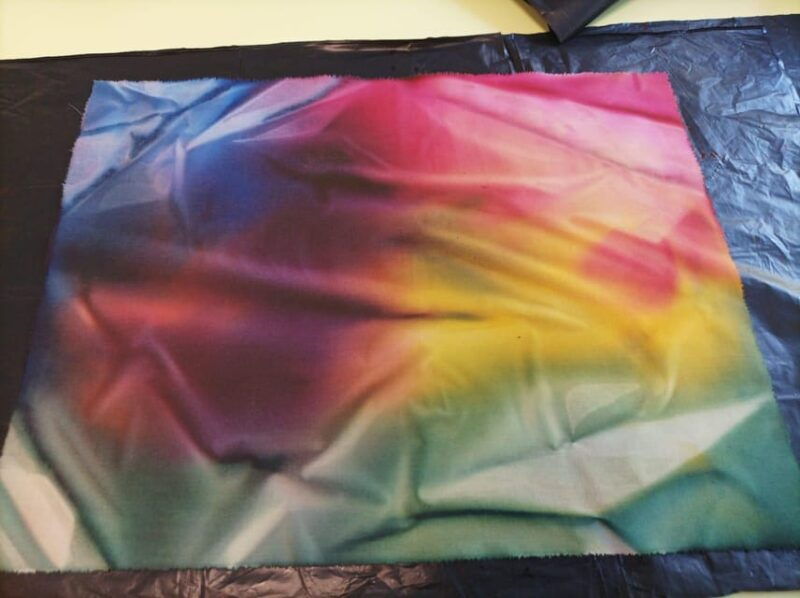 easy-fabric-dyeing-at-clothing-designers-cozy-home