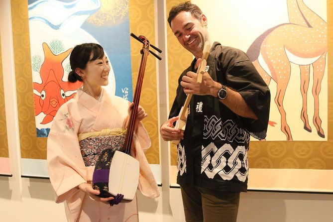 easy-for-everyone-now-you-can-play-handmade-mini-shamisen-and-show-off-to-everyone-musical-instruments-sweets-and-live-music