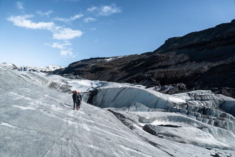 easy-hike-on-solheimajokull-glacier-2