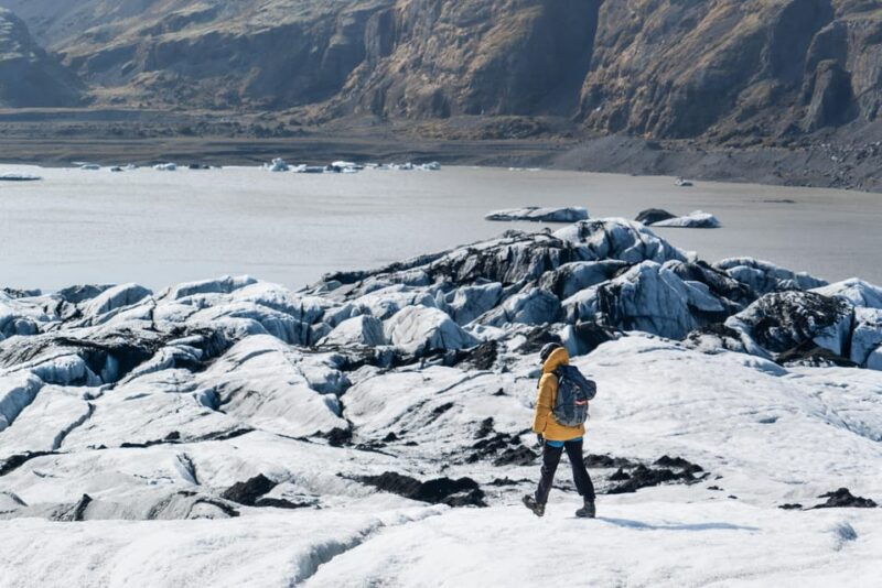 easy-hike-on-solheimajokull-glacier-2