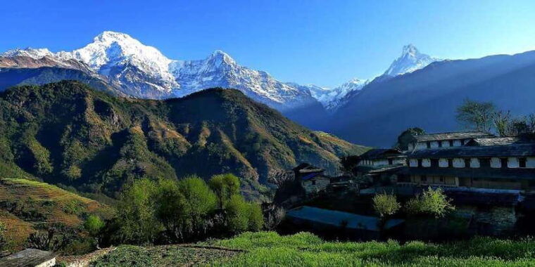 easy-hike-to-australian-base-camp