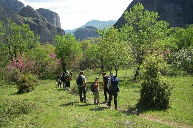 easy-hiking-adventure-at-meteora