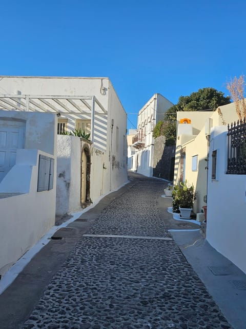 easy-walks-in-santorini-private-half-day-tour-3