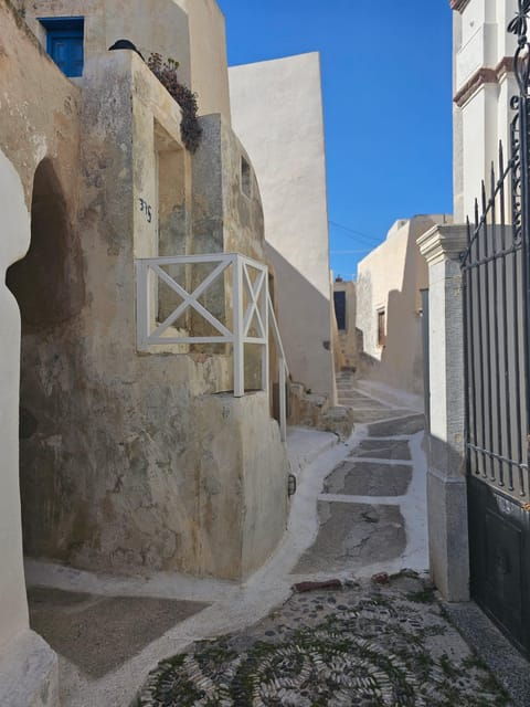 easy-walks-in-santorini-private-half-day-tour-3