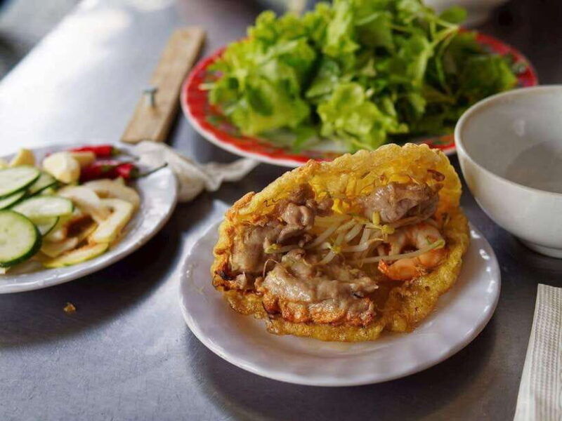 eat-like-a-local-with-a-local-tip-based-walking-tour