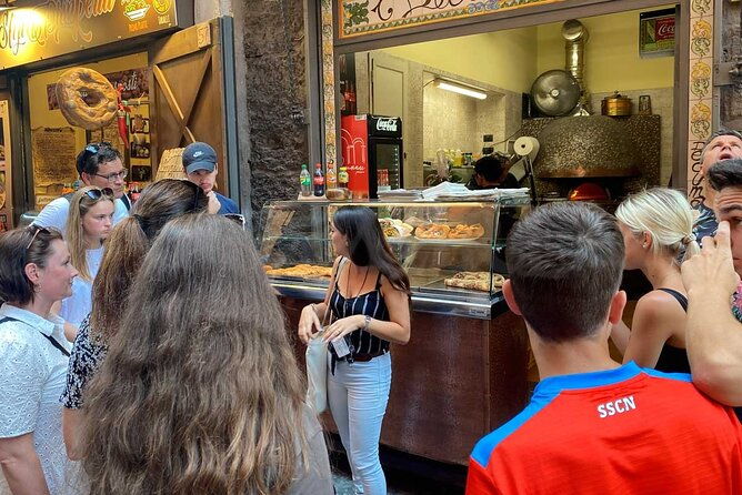 eating-naples-street-food-tour-with-guided-tasting-and-sightseeing