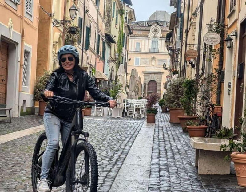 EBike Roman Castles : Papal Palace & Lake (Train from Rome) - Exploring Castel Gandolfo and the Papal Palace