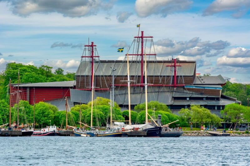 eco-bike-tour-of-stockholm-old-town-djurgarden-nature