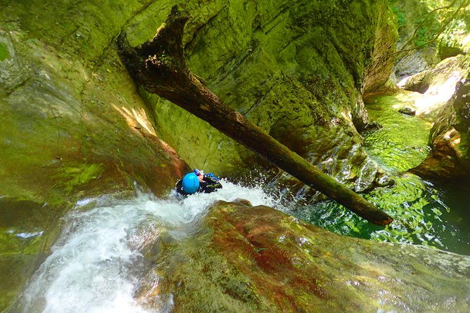 ecouges-sensational-canyoning-in-the-vercors-grenoble-lyon