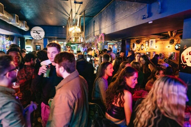 edinburgh-7-bar-pub-crawl-with-7-shots-discounts