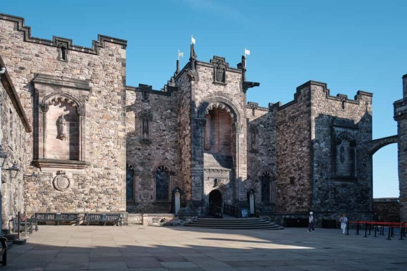 Edinburgh: Castle Guided Tour & Holyrood Palace Ticket - An In-Depth Look at the Tour Experience