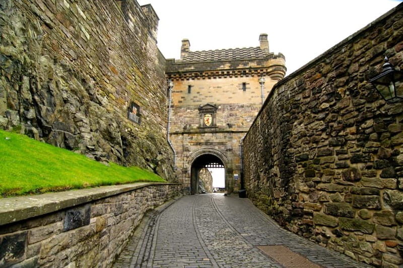 Edinburgh Castle: Guided Tour in Spanish - Key Points
