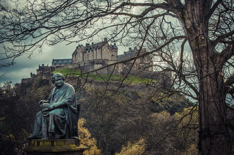 Edinburgh Castle: Guided Tour in Spanish - The Sum Up