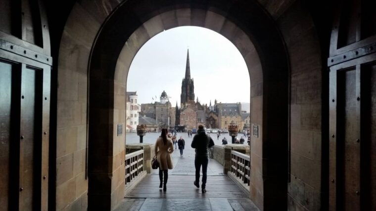 edinburgh-castle-guided-tour-with-live-guide