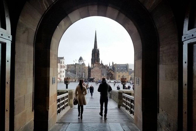 edinburgh-castle-guided-walking-tour-in-english