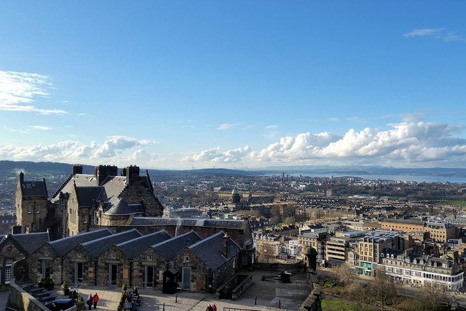 edinburgh-castle-guided-walking-tour-in-english