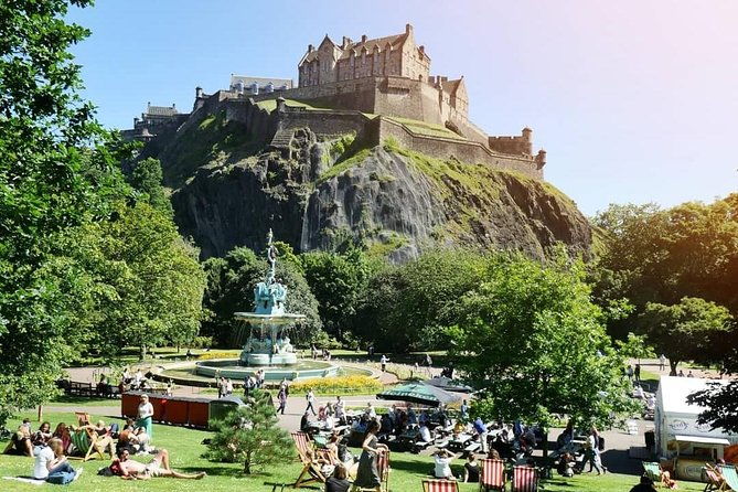 edinburgh-castle-guided-walking-tour-in-english