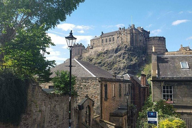 edinburgh-castle-guided-walking-tour-in-english