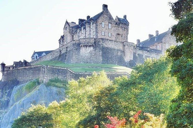 edinburgh-castle-guided-walking-tour-in-english