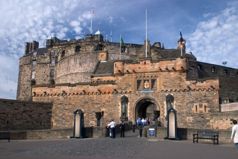 edinburgh-castle-guided-walking-tour-with-entry-ticket-2