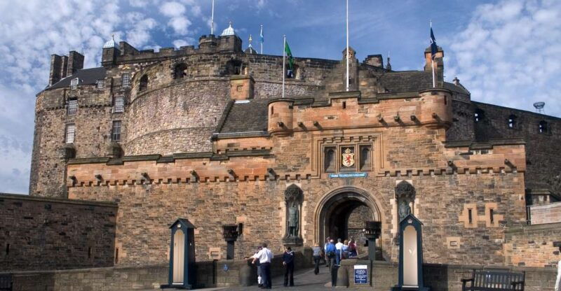 edinburgh-castle-guided-walking-tour-with-entry-ticket-2