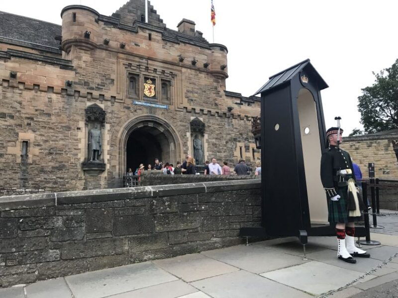 edinburgh-castle-guided-walking-tour-with-entry-ticket-2