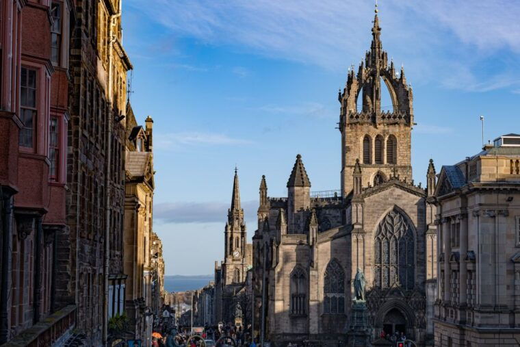 edinburgh-castle-guided-walking-tour-with-entry-ticket-2