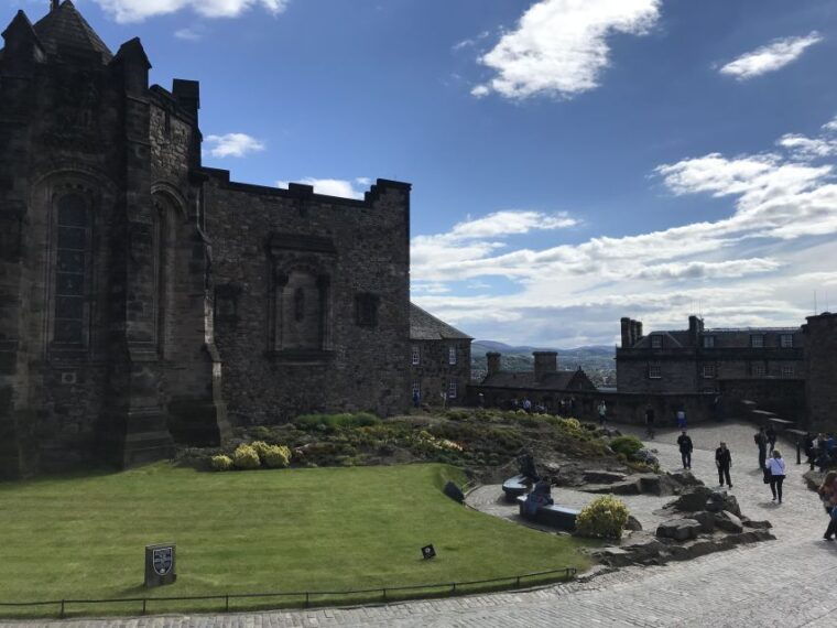 edinburgh-castle-guided-walking-tour-with-entry-ticket-2