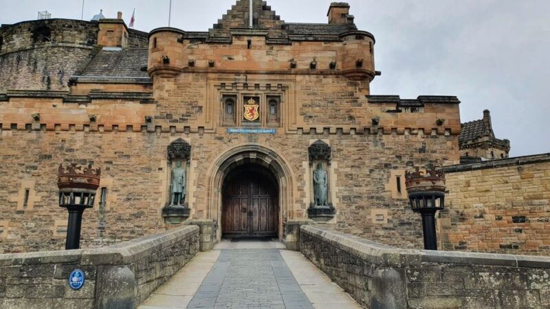 edinburgh-castle-highlights-tour-with-tickets-map-guide