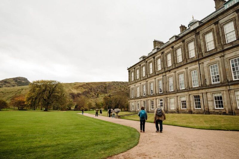 edinburgh-castle-holyrood-royal-mile-guided-tour