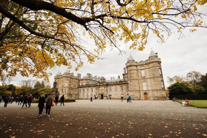 edinburgh-castle-holyrood-royal-mile-guided-tour