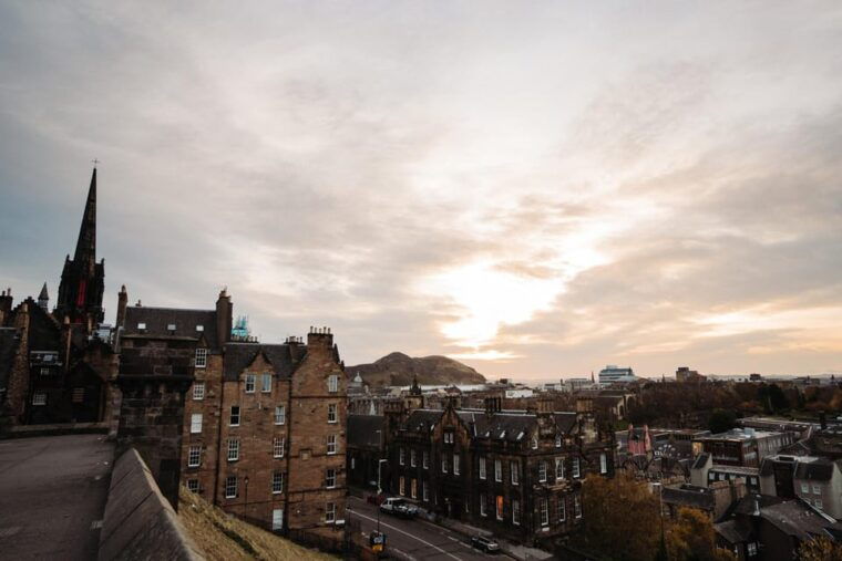 edinburgh-castle-holyrood-royal-mile-guided-tour