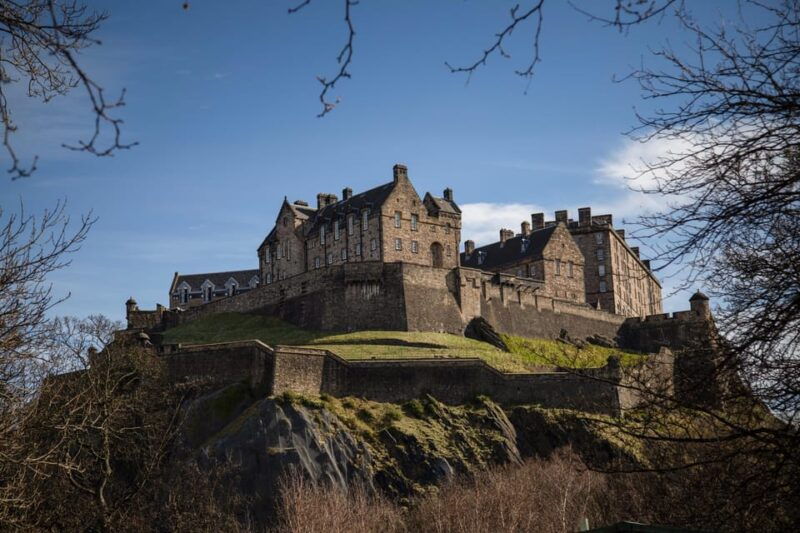 edinburgh-castle-royal-mile-walking-tour-ticket-included-2