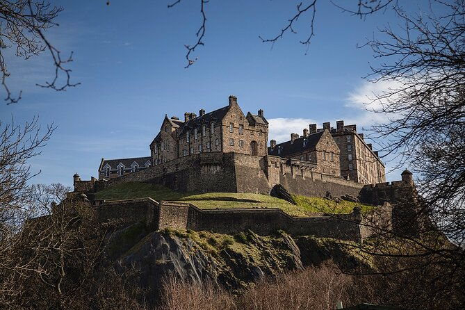 edinburgh-castle-royal-mile-walking-tour-ticket-included